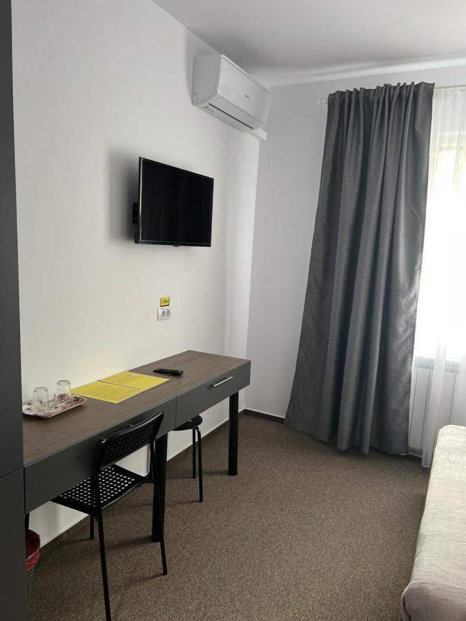 Stef Rooms Tirgu Frumos Buitenkant foto