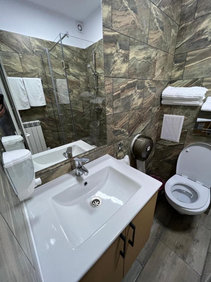 Stef Rooms Tirgu Frumos Buitenkant foto