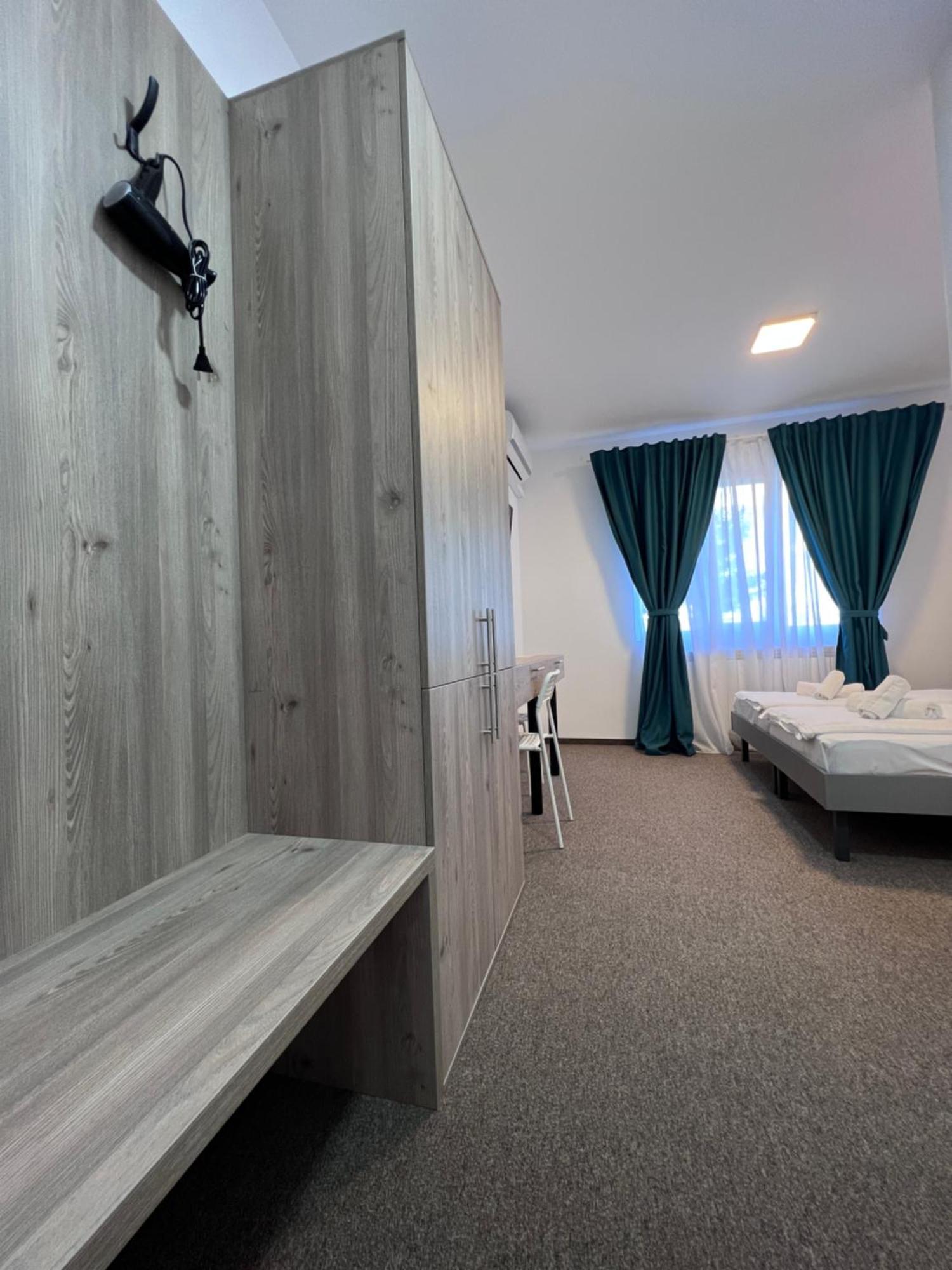 Stef Rooms Tirgu Frumos Buitenkant foto