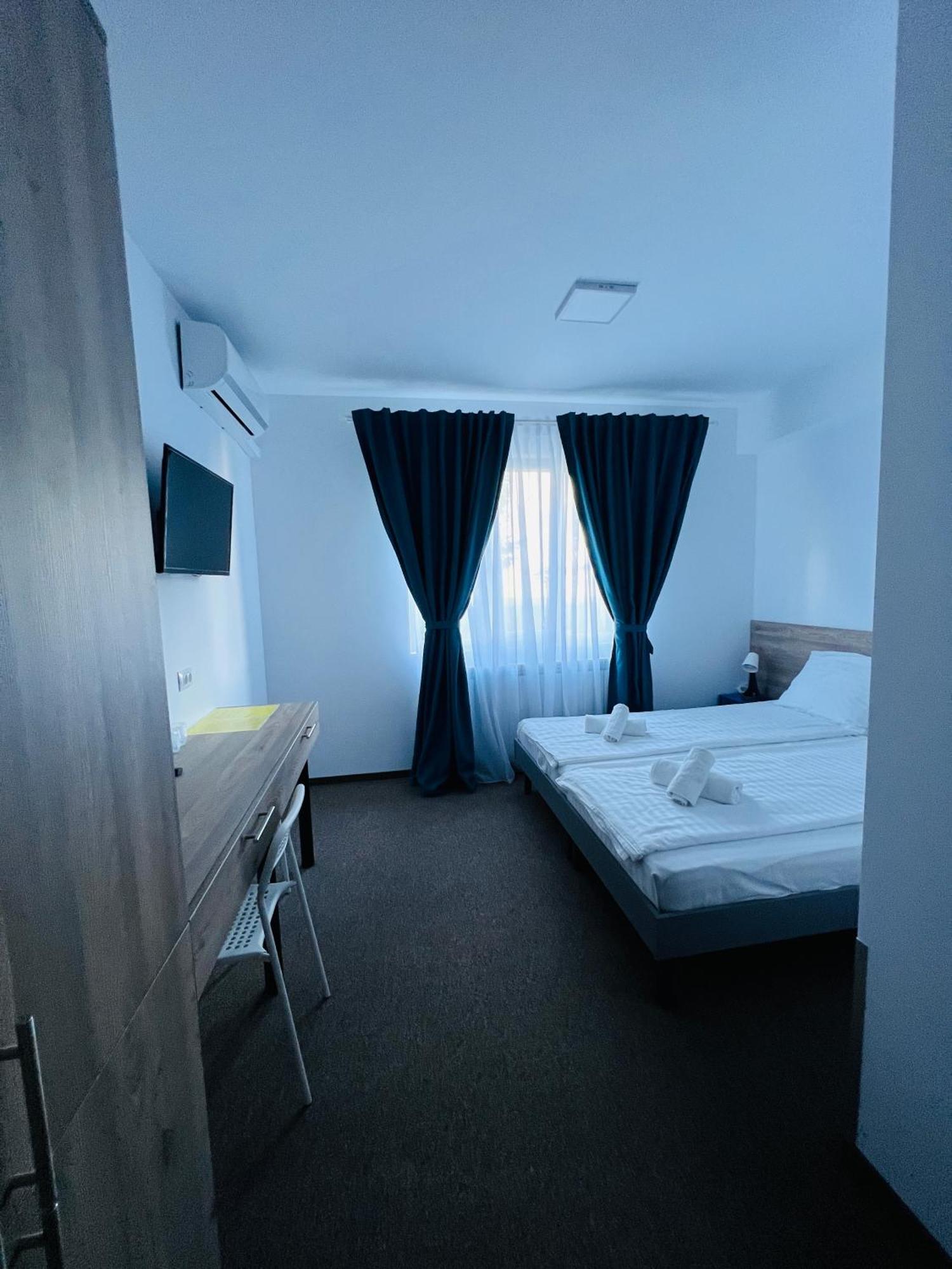 Stef Rooms Tirgu Frumos Buitenkant foto