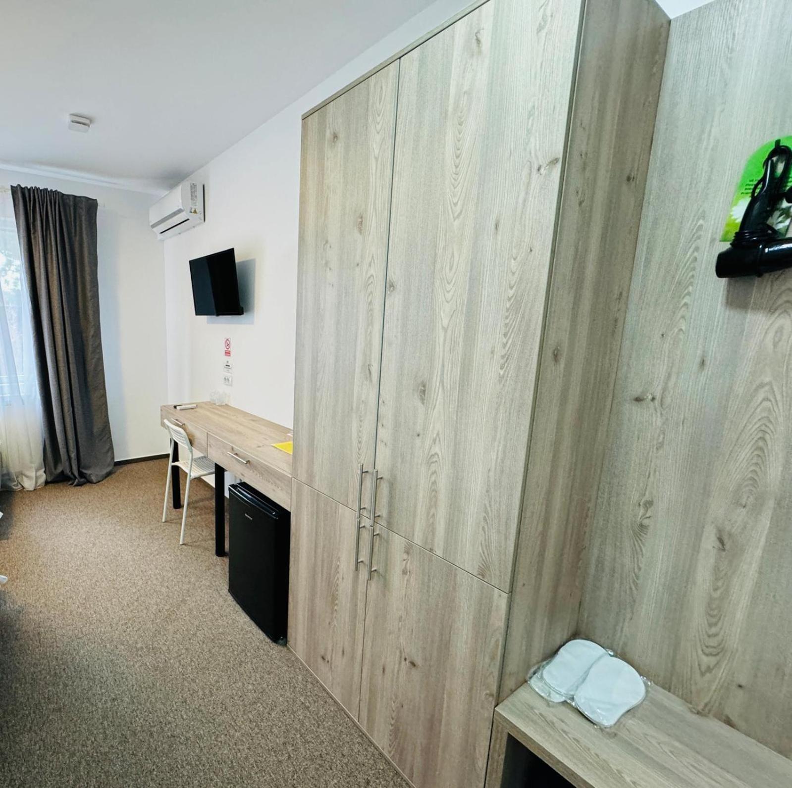 Stef Rooms Tirgu Frumos Buitenkant foto