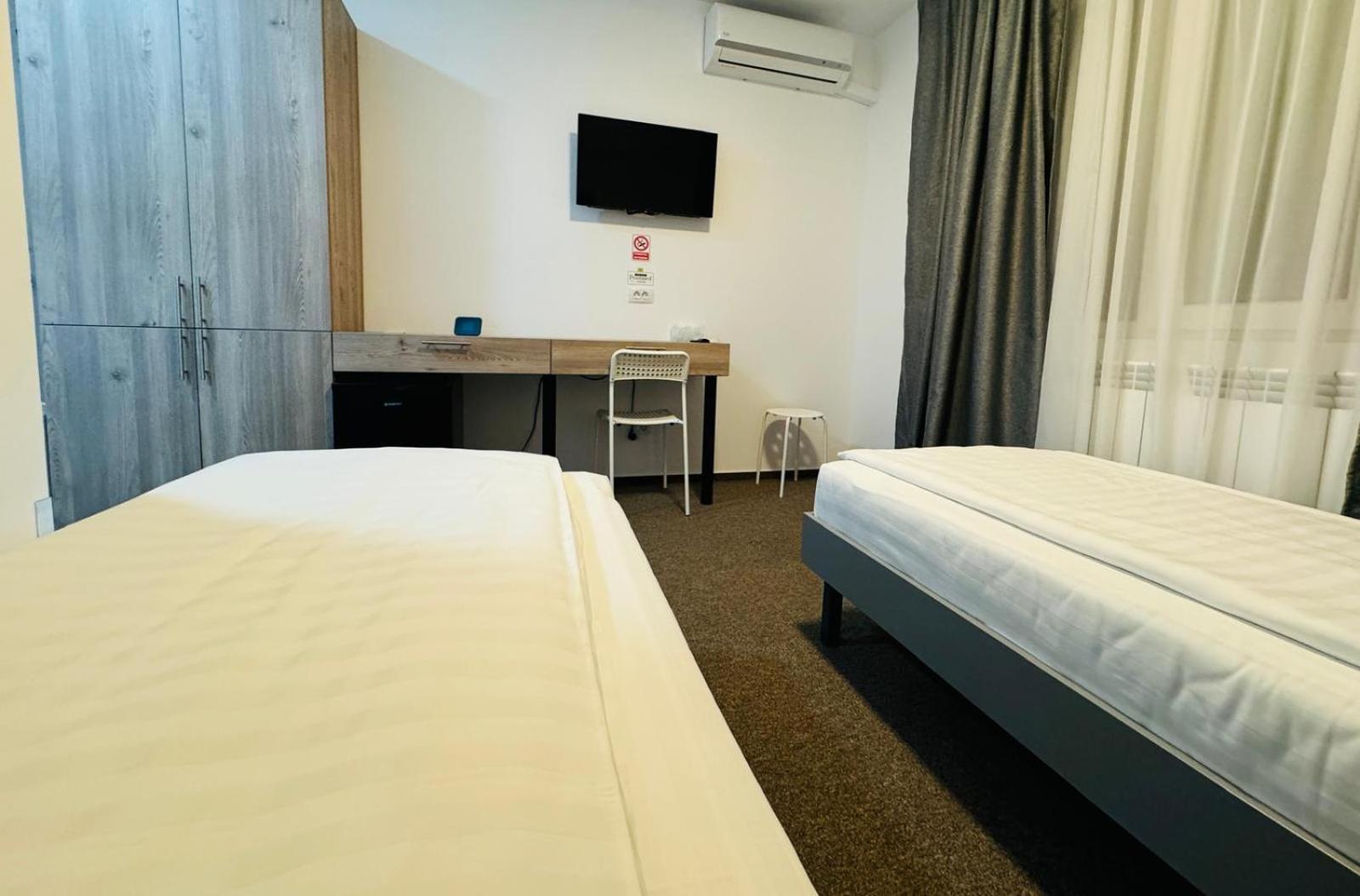 Stef Rooms Tirgu Frumos Buitenkant foto